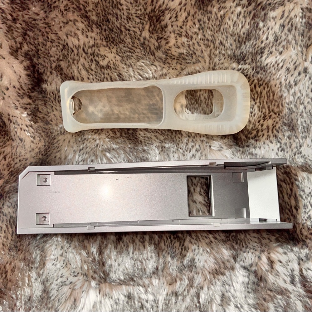 Wii - Nintendo Wii Console Stand - Wii Controller Silicone Case -